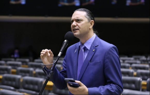 Comissão aprova projeto que impede distribuidoras de energia de rear perdas para contas de luz