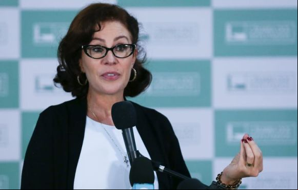 Deputada Carla Zambelli, condenada pelo STF, deixa o Brasil
