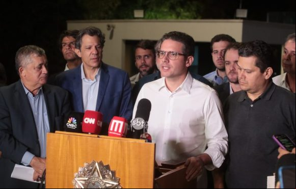 Em reunião "histórica" com Câmara e Senado, governo decide substituir decreto que aumentou IOF
